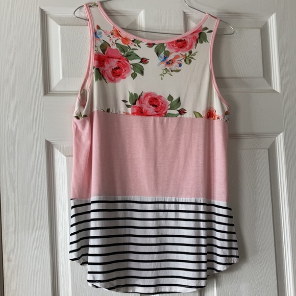 Boutique sz M color blocked black and white stripped pink floral tank top shirt - Picture 3 of 17